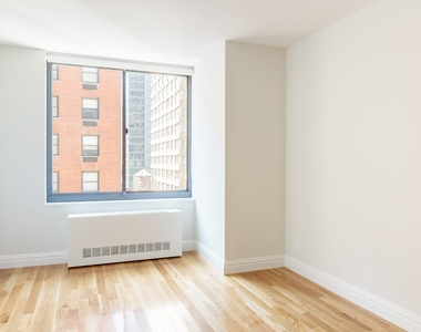 West 48th Street - Photo Thumbnail 3