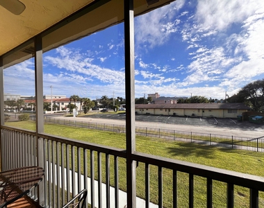 7101 Ridgewood Avenue - Photo Thumbnail 6