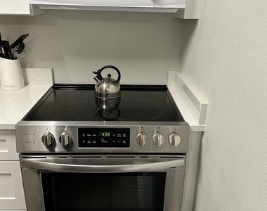 7101 Ridgewood Avenue - Photo Thumbnail 2
