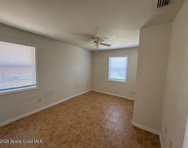 1630 Agnes Avenue Se - Photo Thumbnail 7