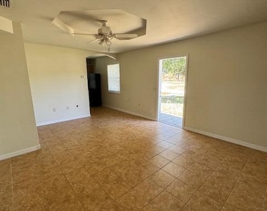 1630 Agnes Avenue Se - Photo Thumbnail 3