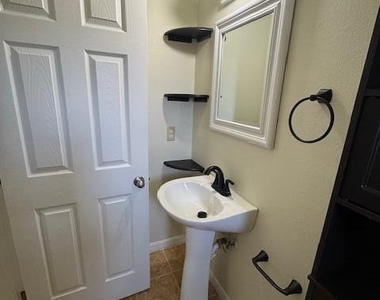 1630 Agnes Avenue Se - Photo Thumbnail 13