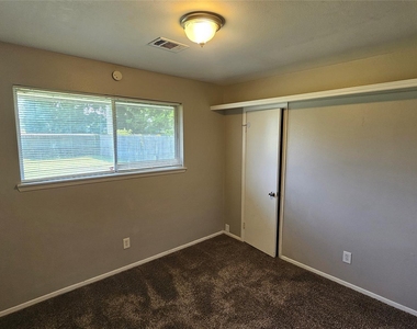 5118 Mauritz Drive - Photo Thumbnail 13