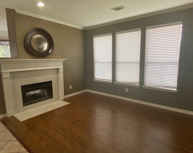 5602 Walkabout Way - Photo Thumbnail 7