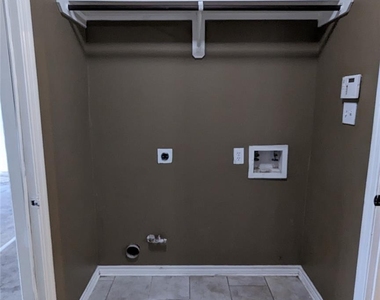 5602 Walkabout Way - Photo Thumbnail 24