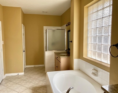 5602 Walkabout Way - Photo Thumbnail 14