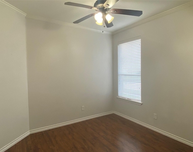 5602 Walkabout Way - Photo Thumbnail 20