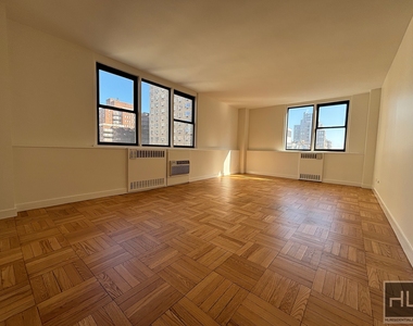 East 79th Street - Photo Thumbnail 1