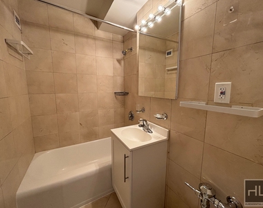 East 79th Street - Photo Thumbnail 3