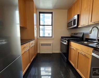 East 79th Street - Photo Thumbnail 2