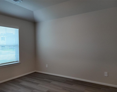 16241 Parish Pointe Court - Photo Thumbnail 4