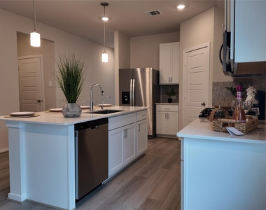 16241 Parish Pointe Court - Photo Thumbnail 7