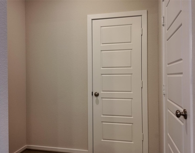 16241 Parish Pointe Court - Photo Thumbnail 10