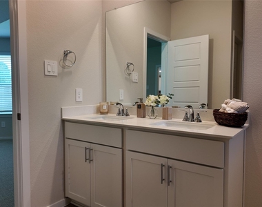 16241 Parish Pointe Court - Photo Thumbnail 21