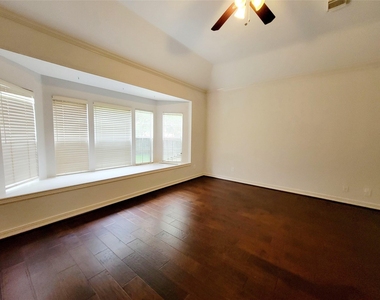 4831 Whitby Circle - Photo Thumbnail 4