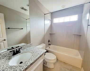 4831 Whitby Circle - Photo Thumbnail 7