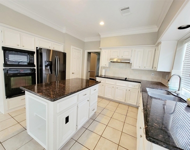 4831 Whitby Circle - Photo Thumbnail 5
