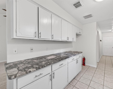 12818 Westella Drive - Photo Thumbnail 16