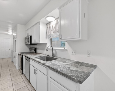 12818 Westella Drive - Photo Thumbnail 17
