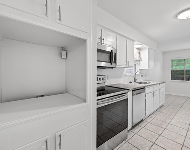 12818 Westella Drive - Photo Thumbnail 22