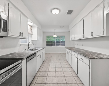 12818 Westella Drive - Photo Thumbnail 21