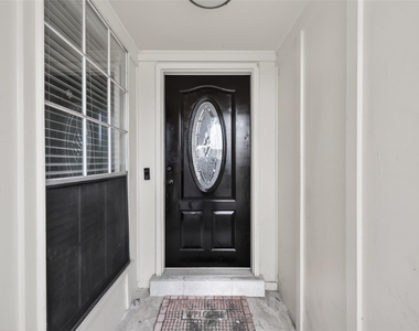 12818 Westella Drive - Photo Thumbnail 3