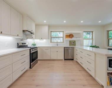 5326 Carew Street - Photo Thumbnail 15