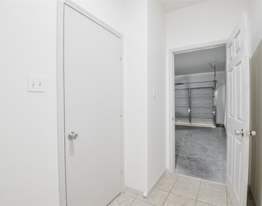6627 Stonecross Creek Lane - Photo Thumbnail 11