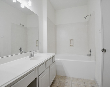 6627 Stonecross Creek Lane - Photo Thumbnail 20