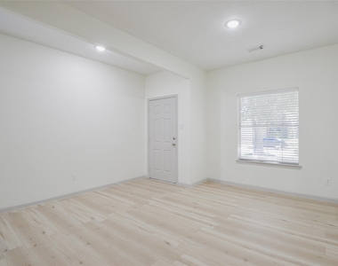6627 Stonecross Creek Lane - Photo Thumbnail 6