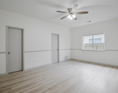 6627 Stonecross Creek Lane - Photo Thumbnail 17