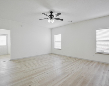 6627 Stonecross Creek Lane - Photo Thumbnail 14