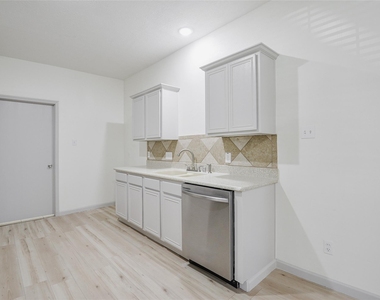6627 Stonecross Creek Lane - Photo Thumbnail 8