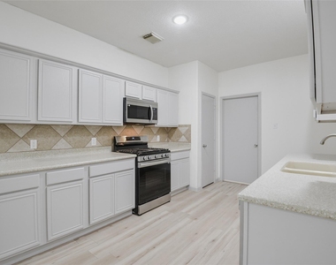 6627 Stonecross Creek Lane - Photo Thumbnail 7