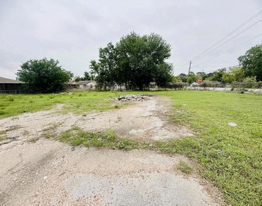 3910 Anderson Road - Photo Thumbnail 5