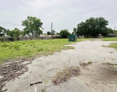 3910 Anderson Road - Photo Thumbnail 4