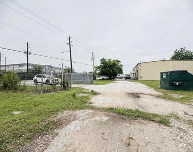 3910 Anderson Road - Photo Thumbnail 2