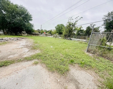 3910 Anderson Road - Photo Thumbnail 6