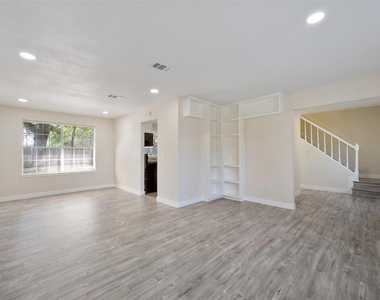 5410 Forest Trails Drive - Photo Thumbnail 5