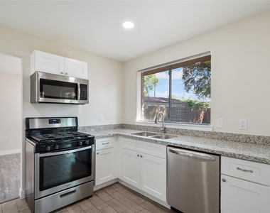 5410 Forest Trails Drive - Photo Thumbnail 11