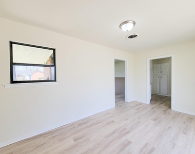 133 S Yaupon Street - Photo Thumbnail 24
