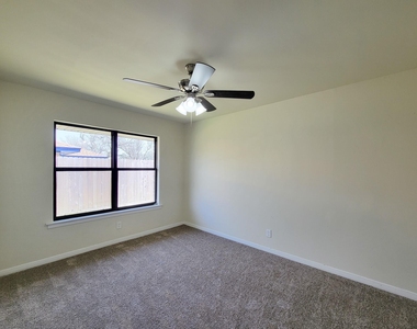 133 S Yaupon Street - Photo Thumbnail 17