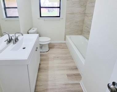 133 S Yaupon Street - Photo Thumbnail 4