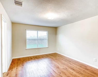 18746 Dennington Drive - Photo Thumbnail 6