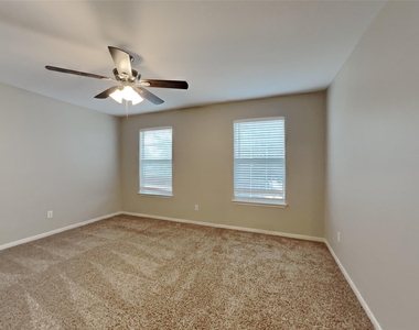 7906 Buffalo View Lane - Photo Thumbnail 11
