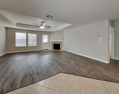 7906 Buffalo View Lane - Photo Thumbnail 4