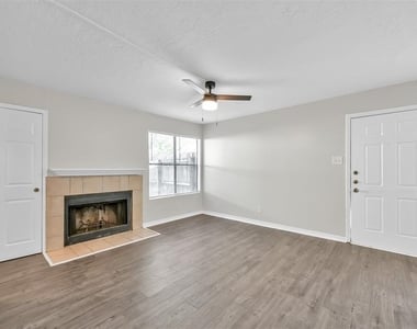 900 Holly Drive - Photo Thumbnail 2