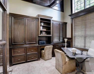 127 E Bracebridge Circle - Photo Thumbnail 7