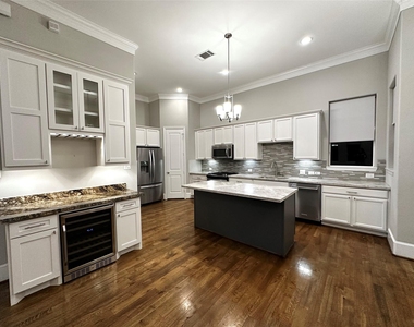 1621 Shearn Street - Photo Thumbnail 5