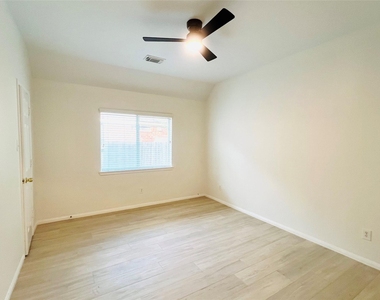 2606 Atwood Glen Lane - Photo Thumbnail 30